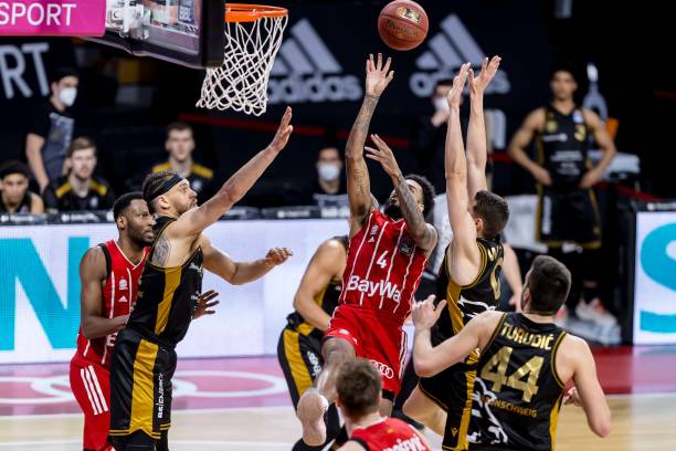 顿球员因铲 顿球员因铲