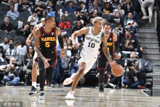 虽然他在加 虽然他在加